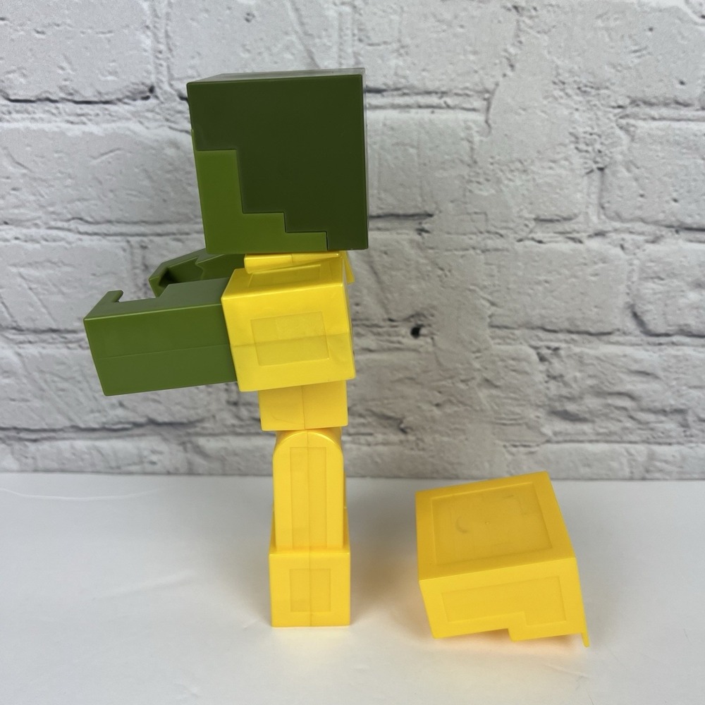Minecraft Gold Armored Zombie Large Scale 8.5" Posable Figure Mojang Mattel Used - Picture 3 of 7